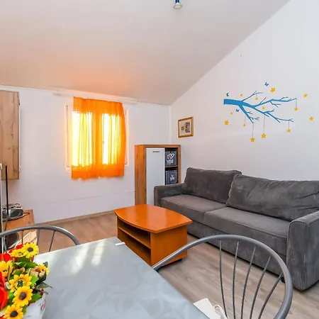Denis - Terrase And Sea View Apartment Donji Okrug (Ciovo)